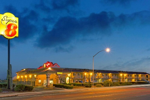 Super 8 by Wyndham Tucson Downtown Convention Center image 15