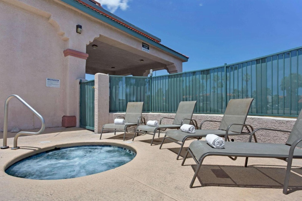 Super 8 by Wyndham Tucson Downtown Convention Center Main image